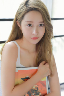 皎若云间月